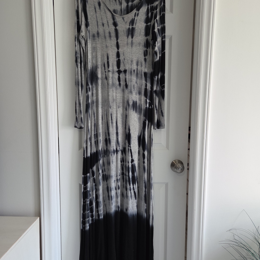 Chic Black and Gray Tie-Dye Long Sleeve Dress